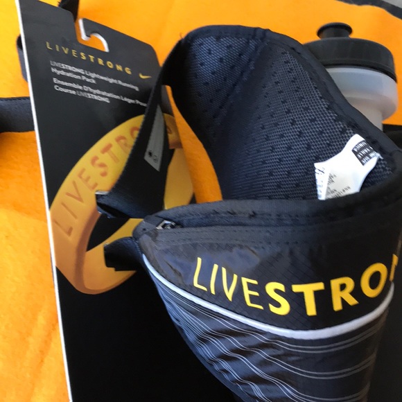 Nike lightweight running belt Hydration Pack New! - Picture 2 of 8